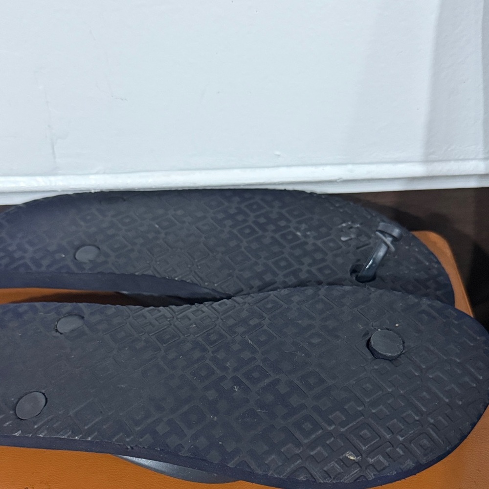 Tory Burch Emory Logo Flip Flops in a green and black colorway - Picture 8 of 8